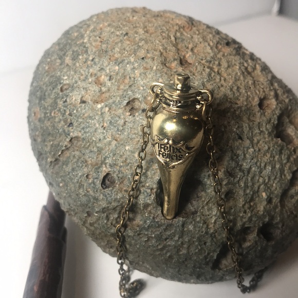 Felix Felicis aka Liquid Luck necklace. - Picture 5 of 8